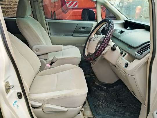 TOYOTA NOAH SECOND EDITION 2010 MODEL image 8