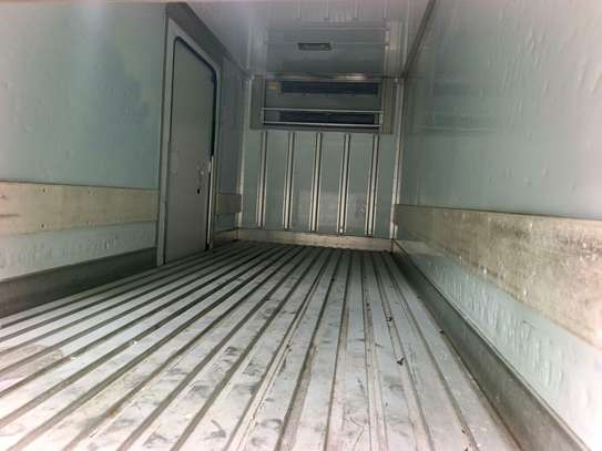 Toyota Dyna freezer body image 8