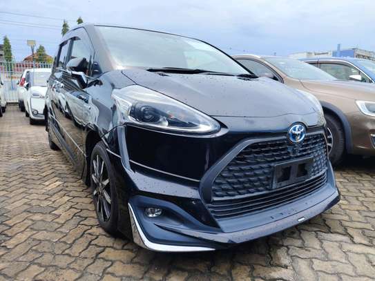 Toyota Sienta Hybrid Black 2018 2wd image 2