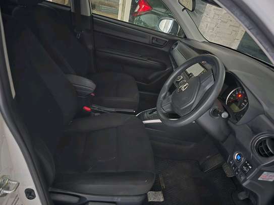 Toyota corolla Fielder White 2019 2WD image 4