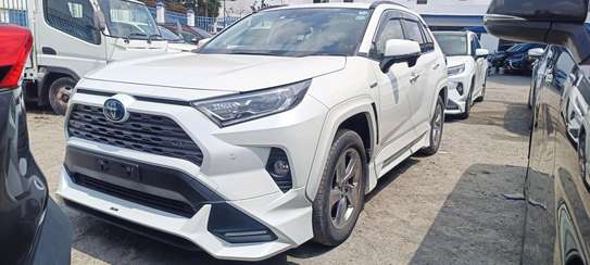 Toyota Rav4 White Hybrid 2018 image 2