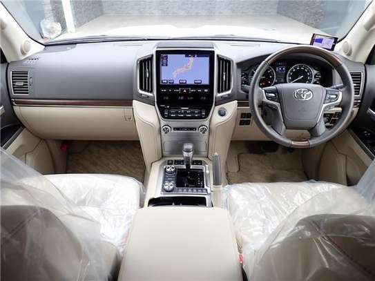 2021 TOYOTA LAND CRUISER ZX image 6