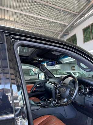 Lexus LX 570 black 2019 image 6