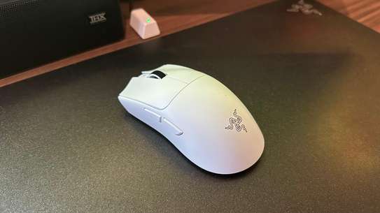 Razer Viper V3 Pro Wireless Gaming Mouse – White image 2