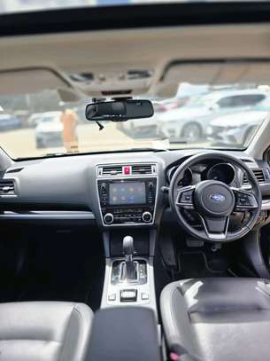 subara outback with sunroof on offer image 8
