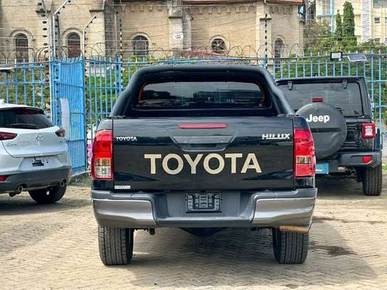 Toyota Hilux Double cabin Revo 2019 image 9
