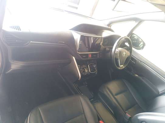 Toyota Esquire hybrid gold 2019 image 2