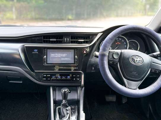 Toyota Auris image 2