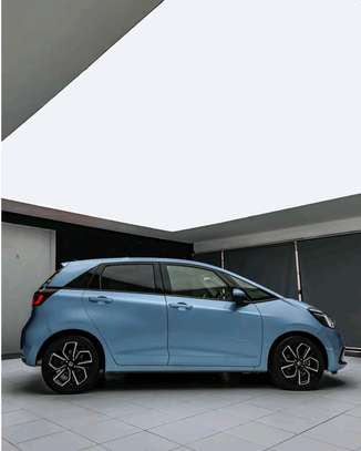 Honda fit PHeiv Blue 2020 image 2