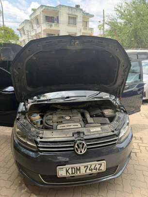 Volkwagen touran image 2