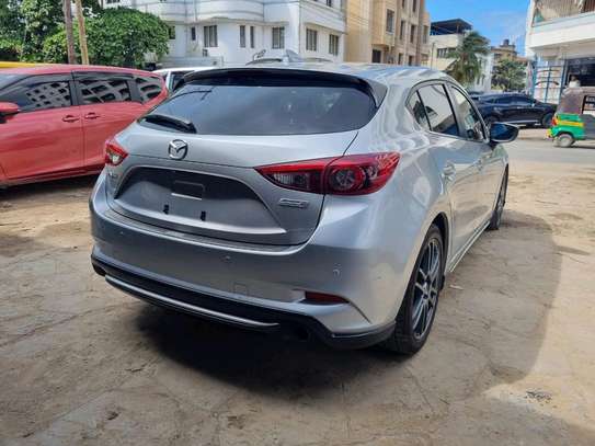 Mazda Axela Sunroof 2200cc 2018 image 5