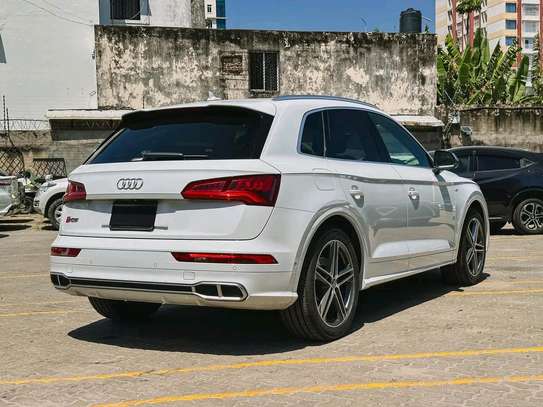 Audi SQ5 S-line white 2018 image 11