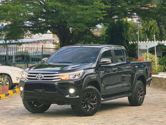 Toyota hilux double cub image 10
