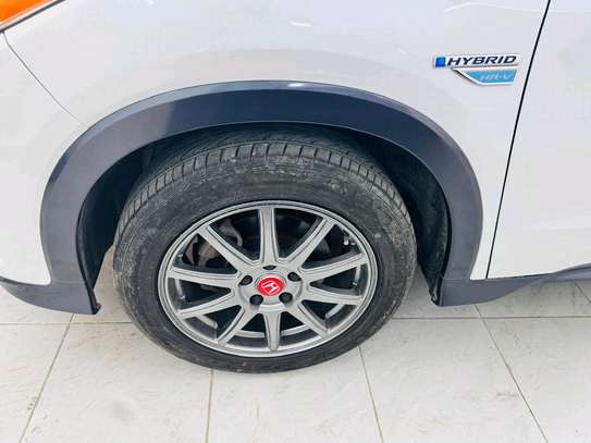 Toyota vezel white image 3