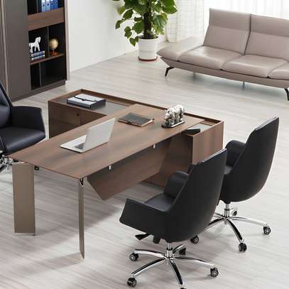 High-Back Executive Leather Chair image 2