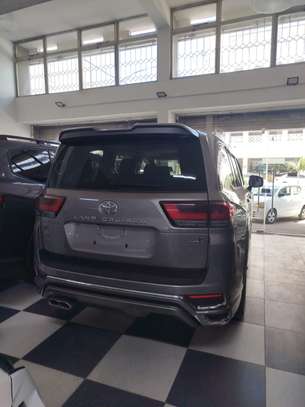 Land Cruiser LC300 image 2