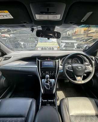 Toyota Harrier Silver 2019 5000km image 4