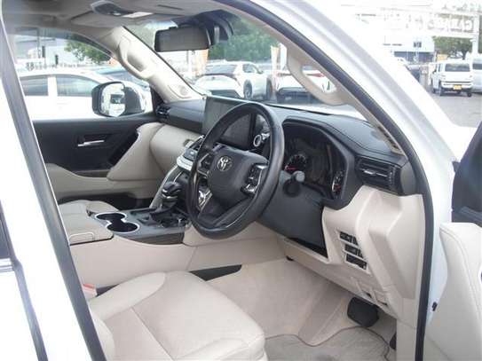 2022 TOYOTA LANDCRUISER image 10