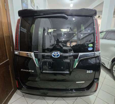 Toyota Noah Esquire hybrid image 3