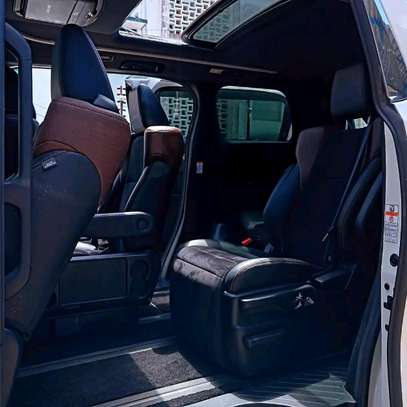 Toyota Alphard With Sunroof 2018 image 10