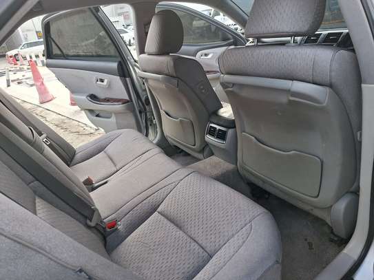 Toyota Crown image 3