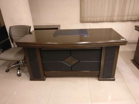 Modern  Executive Office Desk image 5