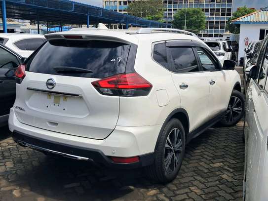 Nissan X-Trail sunroof image 4