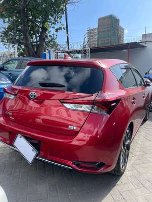 Toyota auris hybrid image 7