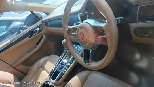 Porsche Macan gold 2018 image 6