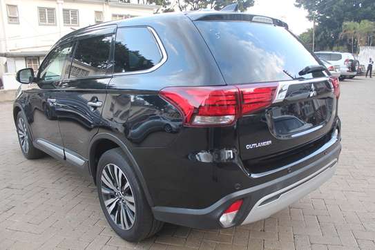 Mitsubishi Outlander 2.4l 4WD 7 Seater 2019, 109,000 Kms image 5