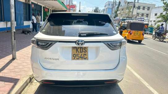 Toyota harrier slightly used image 6