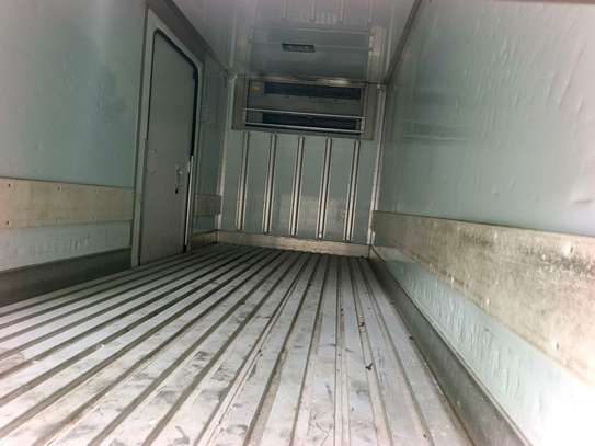 Toyota Dyna freezer body image 3