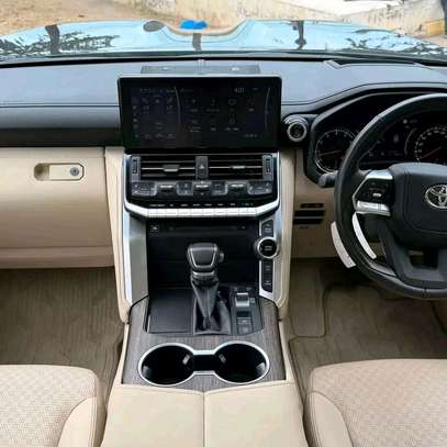 Toyota landacruiser 2022 image 4