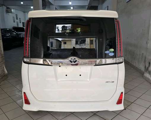 Toyota Noah,2020 model,white colour image 8