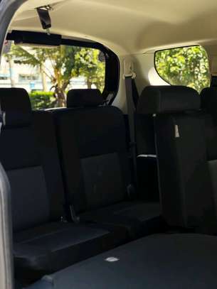 Toyota Sienta hybrid 7seater white 2019 image 11