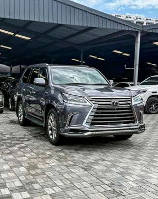 Lexus LX570 Grey 2018 image 3