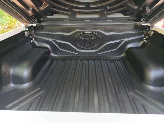 Toyota Hilux double cub image 6