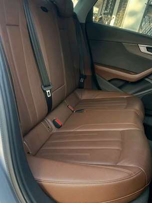 Audi A4 S-Line 2019 image 4