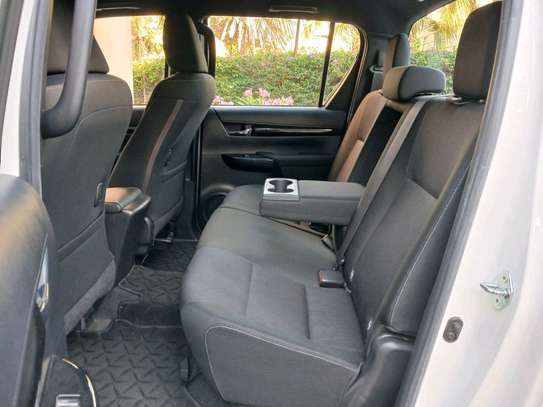 Toyota hilux double cub for sale in Kenya image 10