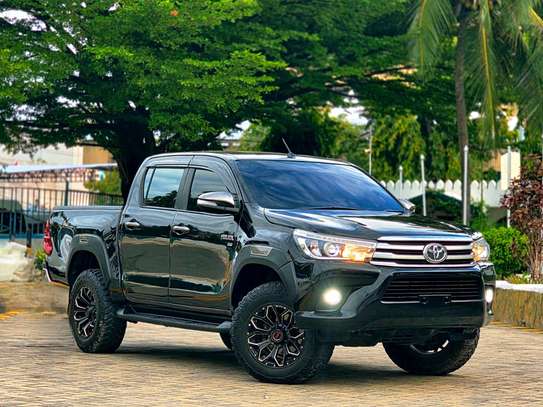 Toyota hilux double cub image 5