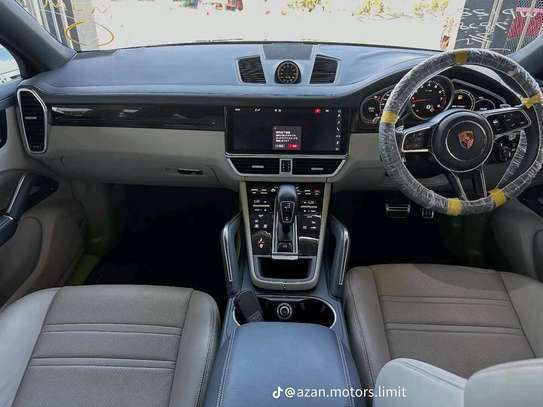 Porsche Cayenne S coupe image 5