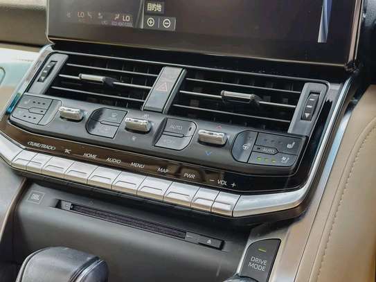 Toyota land cruiser Zx Sunroof 2022 image 7