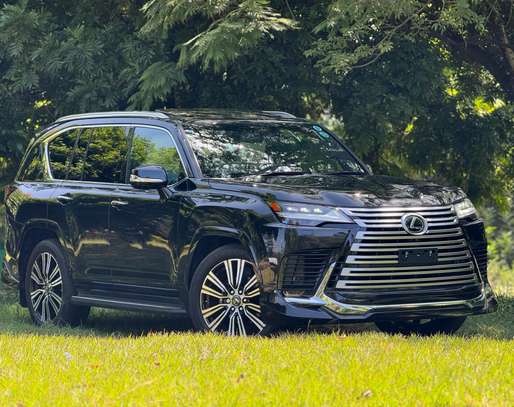 2023 Lexus LX600 image 2