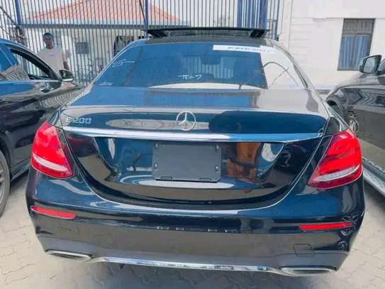 Mercedes Benz E200 image 7