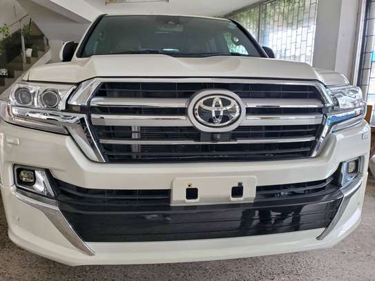 Toyota landcruiser v8 image 6