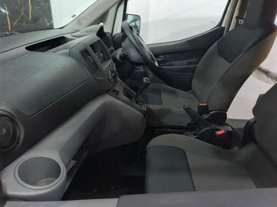 Nissan nv200  manual image 3