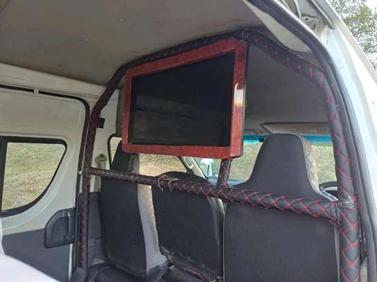 Toyota Hiace diesel 9l 2014 slightly used image 12
