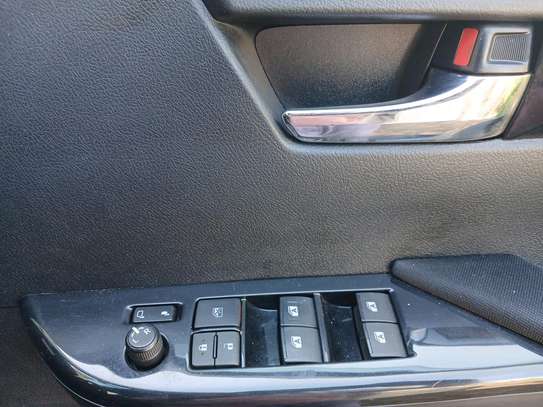Toyota Hilux double cub image 3