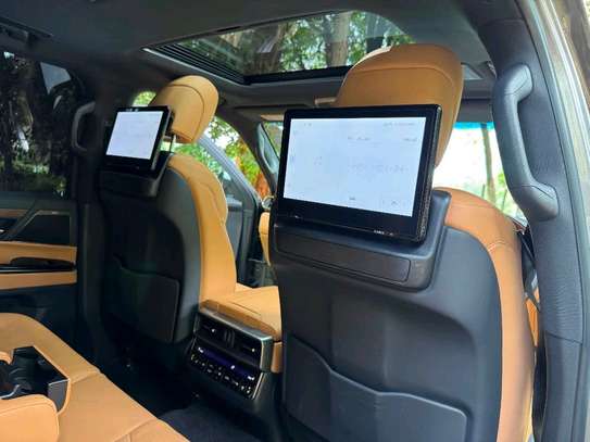 2022 Lexus LX600 image 4