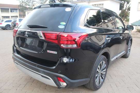 Mitsubishi Outlander 2.4l 4WD 7 Seater 2019, 109,000 Kms image 4